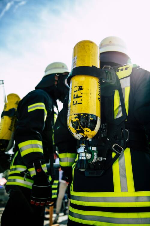 SCBA inspection app - 2 men with SCBA strapped to their backs 